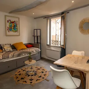https://studio-cosy-dans-centre-historique-avec-parking.fr-provencehotel.com